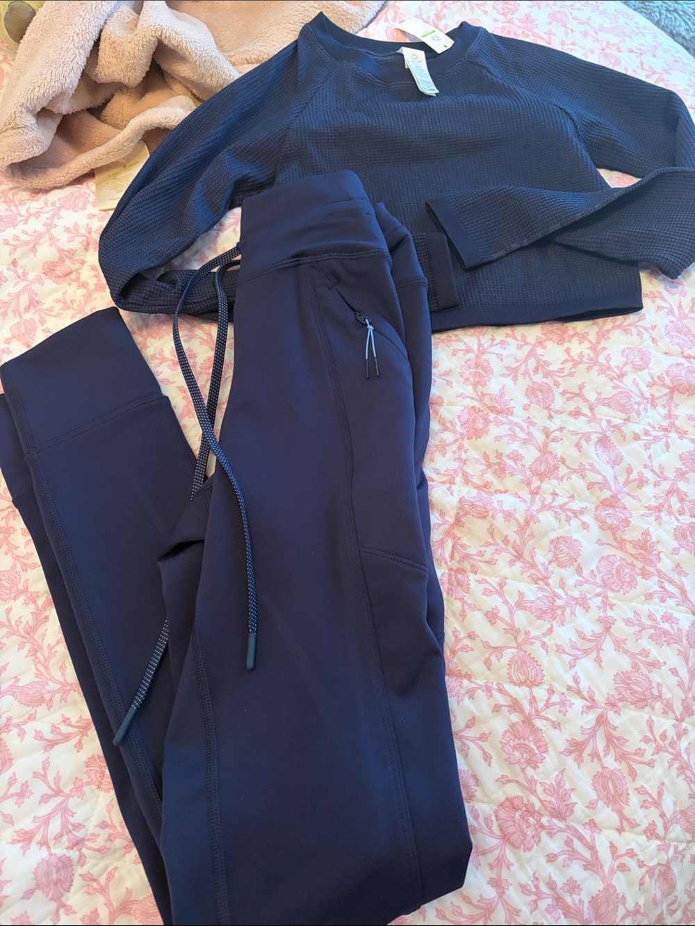 NWT Women’s Offline Set XS